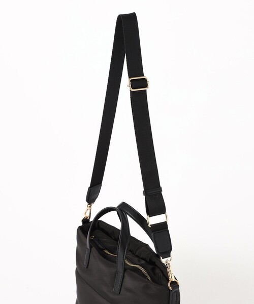 MACKINTOSH PHILOSOPHY（ﾏｯｷﾝﾄｯｼｭ ﾌｨﾛｿﾌｨｰ）の「【LEE4月号/蛯原友里さん着用】パデットミニショルダートート（トートバッグ・レディース・レッド系その他2/ベージュ/ブラック・FREE）」の17枚目の写真