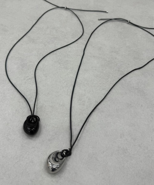 Never mind the XU / Chikashitsu+(ネバーマインド ザ エックスユー / チカシツプラス)の「【Nerd out XU】stone pendant / 【ナードアウトエックスユー】ストーンペンダントネックレス(ネックレス・メンズ・ブラック/シルバー・ONE SIZE)」の8枚目の写真