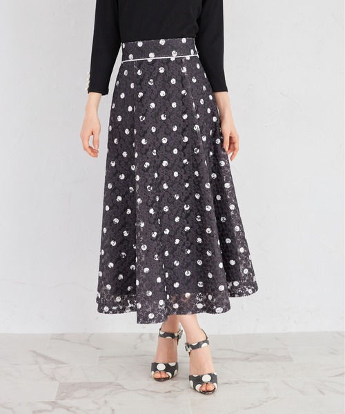 tocco closet（トッコ　クローゼット）の「フラワーレースドットプリントフレアスカート（スカート・レディース・ブラック/オフホワイト・M）」の2枚目の写真