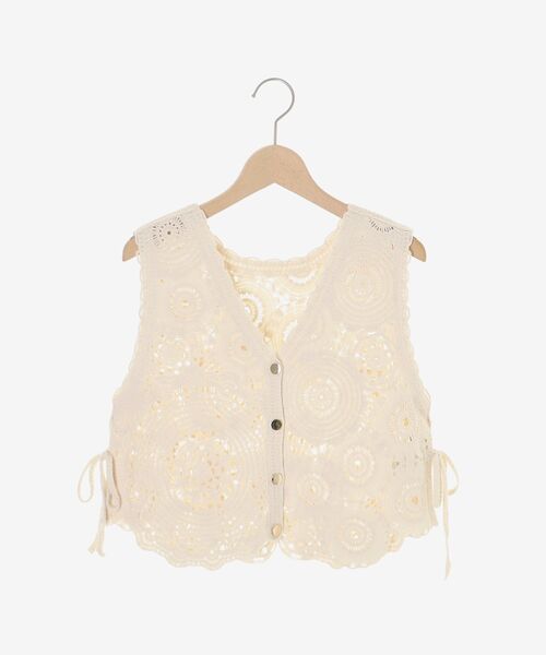 le.coeur blanc（ルクールブラン）の「TORRAZZO DONNAクロシェレースベスト（ベスト・レディース・アイボリー/ブラック・38）」の3枚目の写真