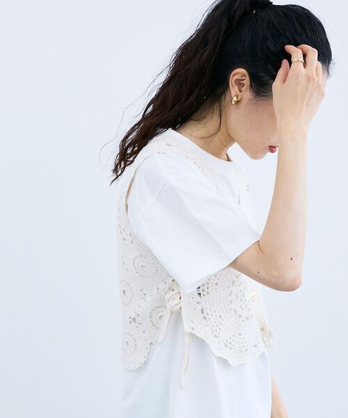 le.coeur blanc（ルクールブラン）の「TORRAZZO DONNAクロシェレースベスト（ベスト・レディース・アイボリー/ブラック・38）」の8枚目の写真