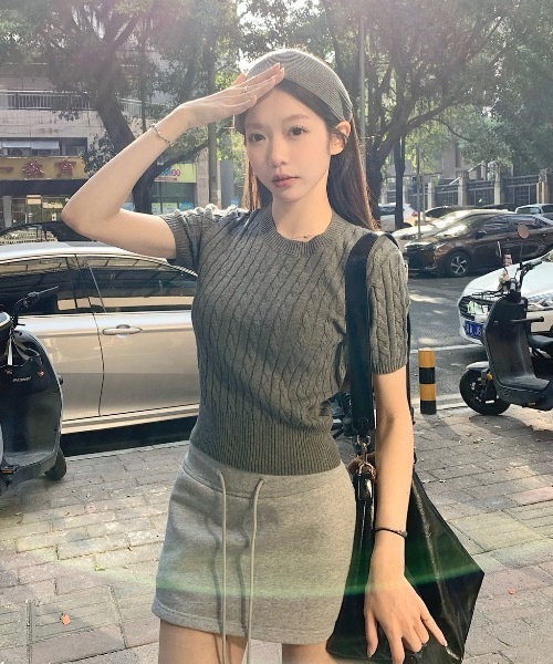 Teem Store(チームストア)の「ケーブル編み薄手夏ニット(Tシャツ/カットソー・レディース・グレー/サックスブルー/ブラック/ネイビー/ホワイト/アイボリー/ピンク・F)」の21枚目の写真