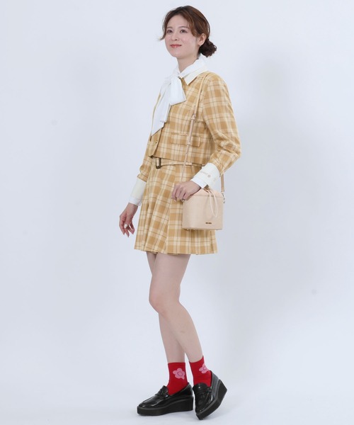 MARY QUANT（マリークワント）の「シンプルエンボスデイジー ドロストショルダー（ショルダーバッグ・レディース・ベージュ/ライトブルー/ブラック・FREE）」の5枚目の写真
