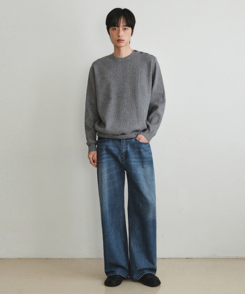 WEDNESDAY OASIS（ウェンズデーオアシス）の「ウォッシャブル斜めボタンニット_GRAY(WC26KN18)（ニット/セーター・メンズ・チャコールグレー・MEDIUM/LARGE）」の3枚目の写真