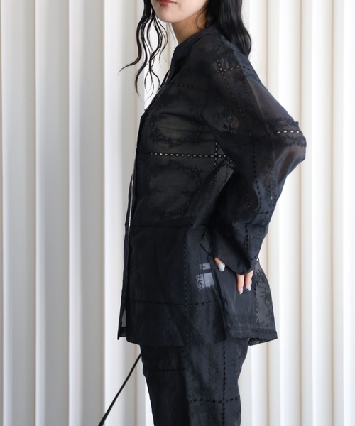 YENNA（イェンナ）の「エンブロイダリーレース シアーオーバーシャツ セミシアー（シャツ/ブラウス・レディース・ホワイト/ブラック・FREE）」の17枚目の写真