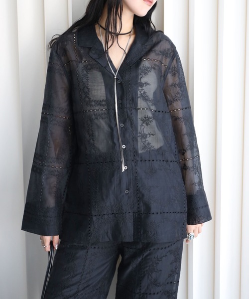 YENNA（イェンナ）の「エンブロイダリーレース シアーオーバーシャツ セミシアー（シャツ/ブラウス・レディース・ホワイト/ブラック・FREE）」の11枚目の写真