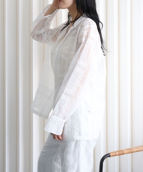 YENNA（イェンナ）の「エンブロイダリーレース シアーオーバーシャツ セミシアー（シャツ/ブラウス・レディース・ホワイト/ブラック・FREE）」の7枚目の写真