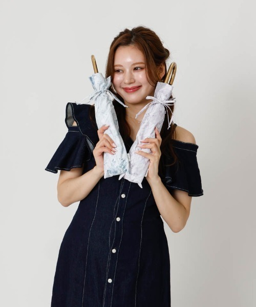 dazzlin（ダズリン）の「【dazzlin(ダズリン)】フラワープリント晴雨兼用傘（折りたたみ傘）（折りたたみ傘・レディース・ブラック/ピンク/ホワイト・FREE）」の9枚目の写真