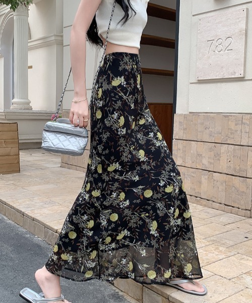 Diosfront(ディオスフロント)の「花柄マーメイドスカート(スカート・レディース・ブラック/レッド系その他/パープル系その他/ブラック系その他・L/M)」の14枚目の写真