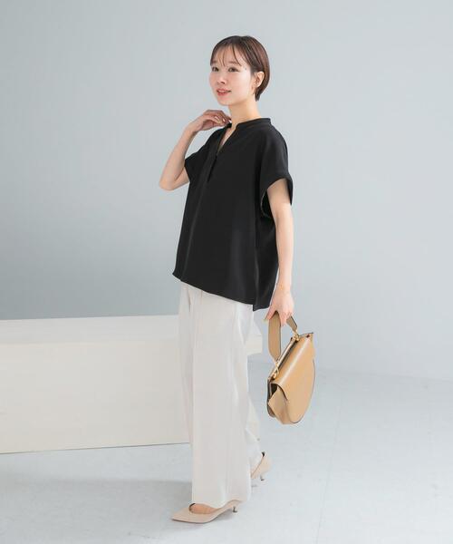 URBAN RESEARCH ROSSO WOMEN(アーバンリサーチ ロッソ)の「『セットアップ対応』 UVカット/接触冷感 バンドカラー プルオーバー(シャツ/ブラウス・レディース・オフホワイト/ブラック・FREE)」の13枚目の写真