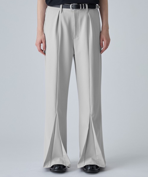 VELNUS(ベルナス)の「【VELNUS】Center Seam Draped Semi-Wide Flare Tuck Slacks/センターシームドレープセミワイドフレアタックスラックス(スラックス・メンズ・ブラック/ライトグレー・M/L/S)」の2枚目の写真