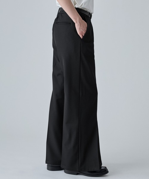 VELNUS(ベルナス)の「【VELNUS】Center Seam Draped Semi-Wide Flare Tuck Slacks/センターシームドレープセミワイドフレアタックスラックス(スラックス・メンズ・ブラック/ライトグレー・M/L/S)」の15枚目の写真
