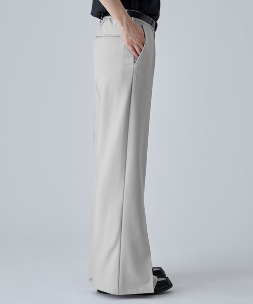 VELNUS(ベルナス)の「【VELNUS】Center Seam Draped Semi-Wide Flare Tuck Slacks/センターシームドレープセミワイドフレアタックスラックス(スラックス・メンズ・ブラック/ライトグレー・M/L/S)」の7枚目の写真
