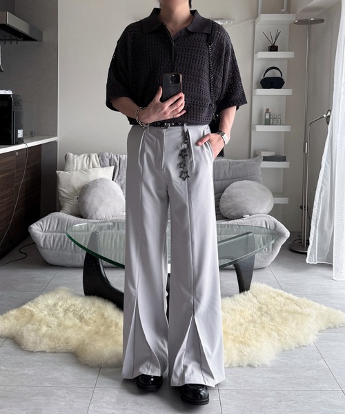 VELNUS(ベルナス)の「【VELNUS】Center Seam Draped Semi-Wide Flare Tuck Slacks/センターシームドレープセミワイドフレアタックスラックス(スラックス・メンズ・ブラック/ライトグレー・M/L/S)」の4枚目の写真