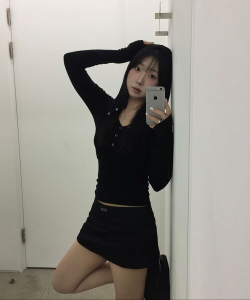 KHAKIPOINT（カーキポイント）の「High-neck Hooded Top (black)（パーカー・レディース・その他・FREE）」の4枚目の写真