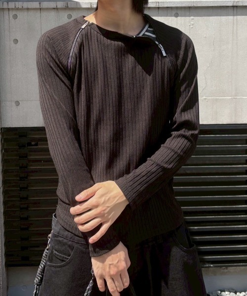 Never mind the XU / Chikashitsu+(ネバーマインド ザ エックスユー / チカシツプラス)の「【nmtc+】neck zip long sleeve / 【エヌエムティーシープラス】ネックジップ長袖Tシャツ(Tシャツ/カットソー・メンズ・ブラック/チャコール・ONE SIZE)」の10枚目の写真