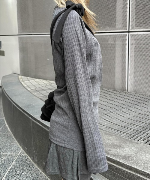 Never mind the XU / Chikashitsu+(ネバーマインド ザ エックスユー / チカシツプラス)の「【nmtc+】neck zip long sleeve / 【エヌエムティーシープラス】ネックジップ長袖Tシャツ(Tシャツ/カットソー・メンズ・ブラック/チャコール・ONE SIZE)」の5枚目の写真