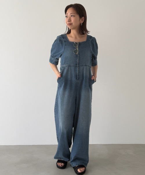 LOUNGEDRESS（ラウンジドレス）の「【PUFRILL/パフリル】デニムパフオールインワン（つなぎ/オールインワン・レディース・ブルー/ブラック・SMALL/X-SMALL）」の4枚目の写真