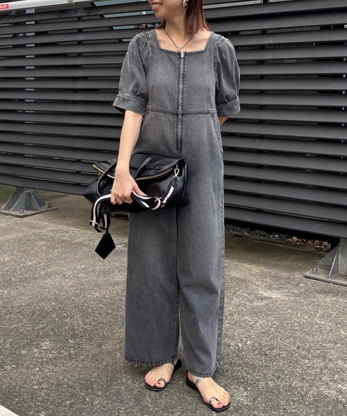 LOUNGEDRESS（ラウンジドレス）の「【PUFRILL/パフリル】デニムパフオールインワン（つなぎ/オールインワン・レディース・ブルー/ブラック・SMALL/X-SMALL）」の13枚目の写真