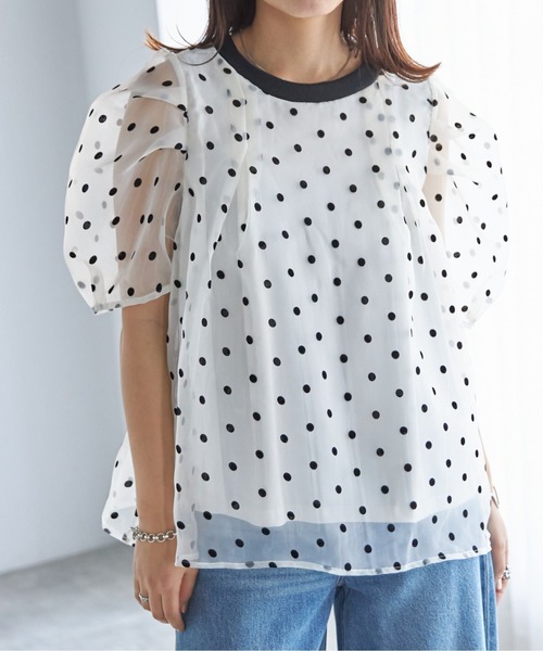 each(イーチ)の「フロッキードットパフスリーブオーガンジーTシャツ(Tシャツ/カットソー・レディース・ブラック/アイボリー・FREE)」の1枚目の写真