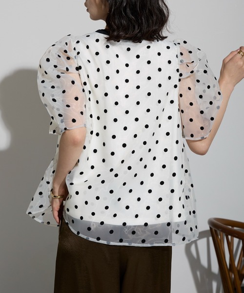 each(イーチ)の「フロッキードットパフスリーブオーガンジーTシャツ(Tシャツ/カットソー・レディース・ブラック/アイボリー・FREE)」の21枚目の写真