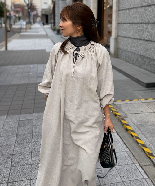 ST.ROONEY(セントルーニー)の「カフタンリネンワンピース【低身長・小柄女性向け】(ワンピース・レディース・グレイッシュベージュ/ブラック・XS)」の4枚目の写真