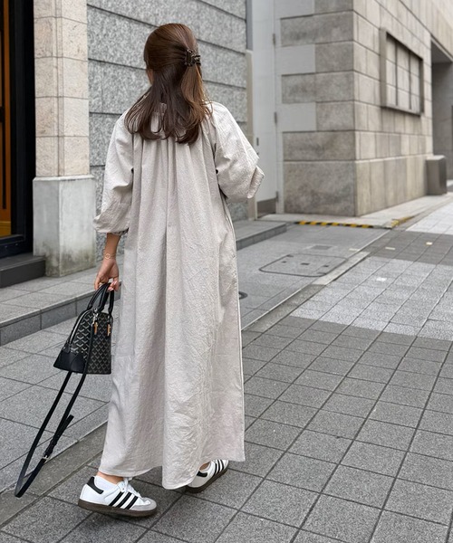 ST.ROONEY(セントルーニー)の「カフタンリネンワンピース【低身長・小柄女性向け】(ワンピース・レディース・グレイッシュベージュ/ブラック・XS)」の8枚目の写真