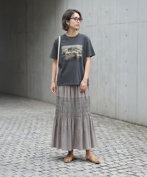 STYLE DELI(スタイルデリ)の「【LUXE】dogsフォトプリントさら編みTシャツ(Tシャツ/カットソー・レディース・ホワイト/チャコールグレー・FREE)」の3枚目の写真