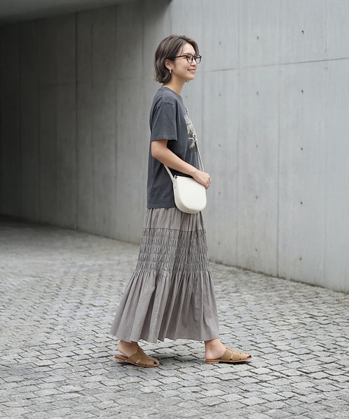 STYLE DELI(スタイルデリ)の「【LUXE】dogsフォトプリントさら編みTシャツ(Tシャツ/カットソー・レディース・ホワイト/チャコールグレー・FREE)」の4枚目の写真