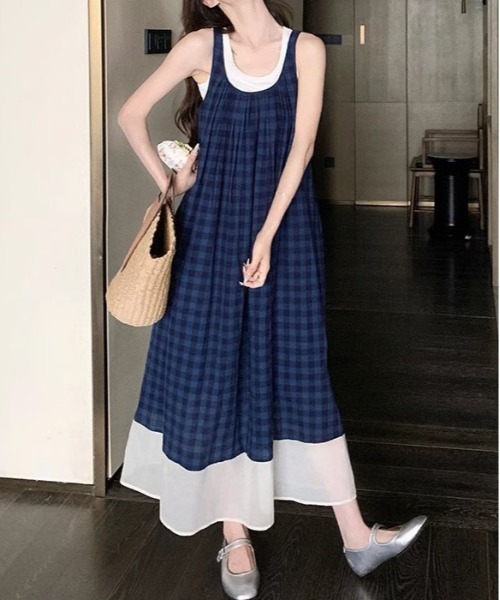 &soiree(アンドソワレ)の「ビックシルエットUネックチェック柄ノースリーブワンピース(ワンピース・レディース・ブルー・SMALL/MEDIUM/LARGE/X-LARGE)」の1枚目の写真