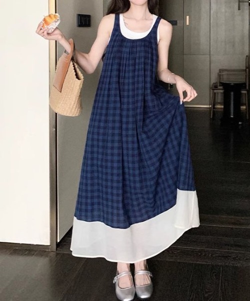 &soiree(アンドソワレ)の「ビックシルエットUネックチェック柄ノースリーブワンピース(ワンピース・レディース・ブルー・SMALL/MEDIUM/LARGE/X-LARGE)」の2枚目の写真