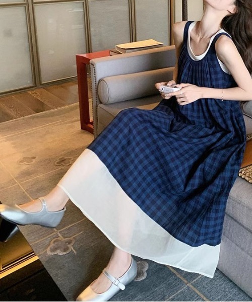 &soiree(アンドソワレ)の「ビックシルエットUネックチェック柄ノースリーブワンピース(ワンピース・レディース・ブルー・SMALL/MEDIUM/LARGE/X-LARGE)」の4枚目の写真