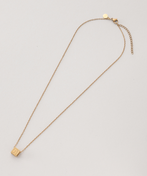 Noble(ノーブル)の「PETIT MOMENTS/プティモーメント Intial Block Necklace(ネックレス・レディース・ゴールド・FREE)」の4枚目の写真