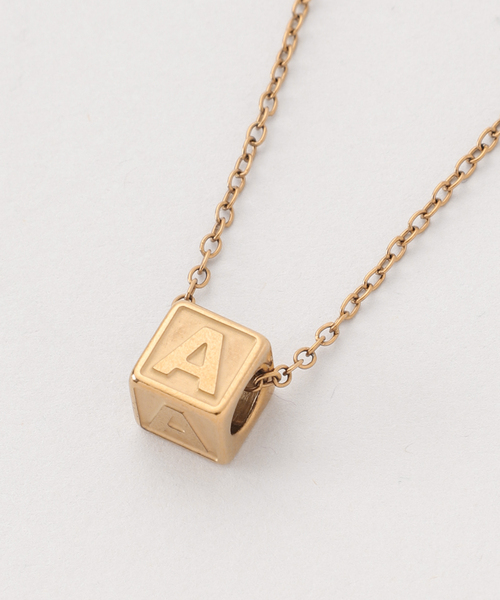 Noble(ノーブル)の「PETIT MOMENTS/プティモーメント Intial Block Necklace(ネックレス・レディース・ゴールド・FREE)」の5枚目の写真
