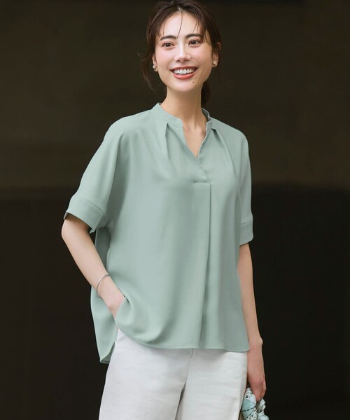 23区 L（ニジュウサンクオオキイサイズ）の「ストレッチジョーゼット キーネック ブラウス（Tシャツ/カットソー・レディース・ライトグリーン系/ダークブラウン系/ベージュ系/ネイビー系・44/46）」の3枚目の写真