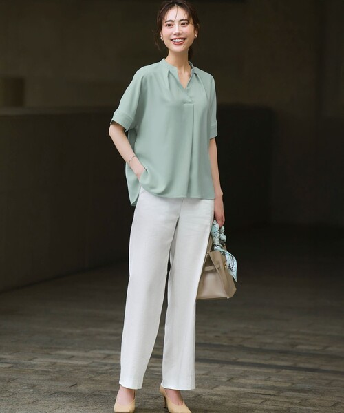 23区 L（ニジュウサンクオオキイサイズ）の「ストレッチジョーゼット キーネック ブラウス（Tシャツ/カットソー・レディース・ライトグリーン系/ダークブラウン系/ベージュ系/ネイビー系・44/46）」の18枚目の写真