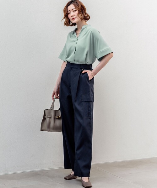 23区 L（ニジュウサンクオオキイサイズ）の「ストレッチジョーゼット キーネック ブラウス（Tシャツ/カットソー・レディース・ライトグリーン系/ダークブラウン系/ベージュ系/ネイビー系・44/46）」の19枚目の写真