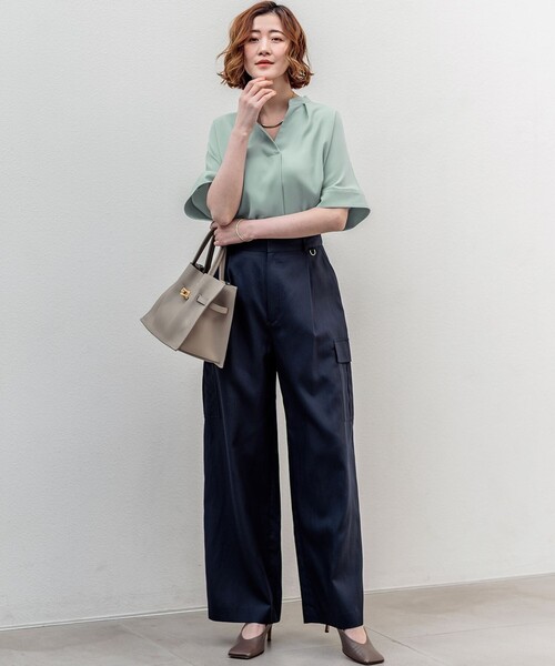 23区 L（ニジュウサンクオオキイサイズ）の「ストレッチジョーゼット キーネック ブラウス（Tシャツ/カットソー・レディース・ライトグリーン系/ダークブラウン系/ベージュ系/ネイビー系・44/46）」の20枚目の写真