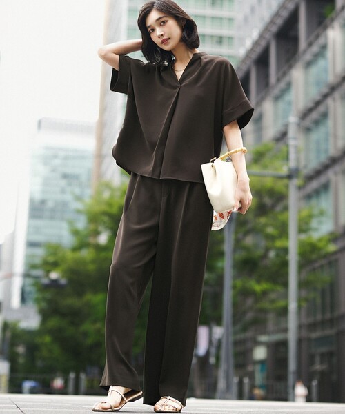 23区 L（ニジュウサンクオオキイサイズ）の「ストレッチジョーゼット キーネック ブラウス（Tシャツ/カットソー・レディース・ライトグリーン系/ダークブラウン系/ベージュ系/ネイビー系・44/46）」の8枚目の写真