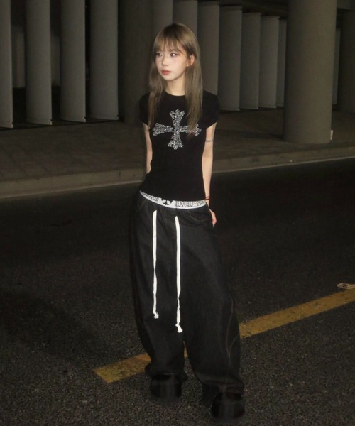 lilful(リルフル)の「【26年春夏新作】クロスプリント バックレタリングロゴ タイト半袖Tシャツ(Tシャツ/カットソー・レディース・モカ/ホワイト/ブラック/ベージュ/グレー・F)」の12枚目の写真