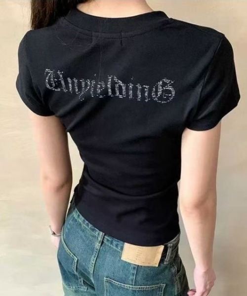 lilful(リルフル)の「【26年春夏新作】クロスプリント バックレタリングロゴ タイト半袖Tシャツ(Tシャツ/カットソー・レディース・モカ/ホワイト/ブラック/ベージュ/グレー・F)」の6枚目の写真