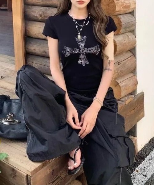 lilful(リルフル)の「【26年春夏新作】クロスプリント バックレタリングロゴ タイト半袖Tシャツ(Tシャツ/カットソー・レディース・モカ/ホワイト/ブラック/ベージュ/グレー・F)」の7枚目の写真