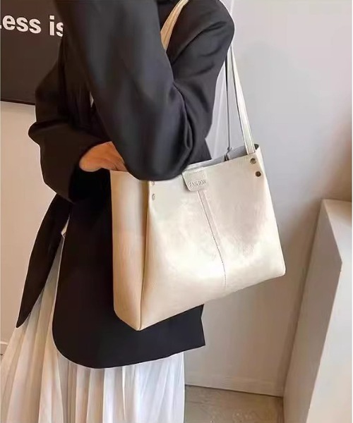 LA VORAGINE(ラ ヴォラジネ)の「ヴィンテージトート 大容量 シンプル 通勤(トートバッグ・レディース・ブラック/アイボリー/モカ/ブラウン・FREE)」の2枚目の写真