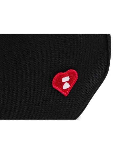 A BATHING APE（アベイシングエイプ）の「HEART BADGE CROSSBODY MINI BAG #2（ショルダーバッグ・レディース・ブルー/レッド/ブラック・FREE）」の7枚目の写真