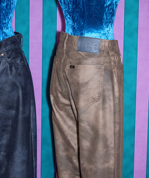 Lee(リー)の「LEE 別注 FAUX LEATHER パンツ(その他パンツ・レディース・ブラウン/ブラック・MEDIUM/SMALL/X-SMALL)」の7枚目の写真