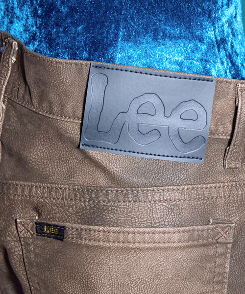 Lee(リー)の「LEE 別注 FAUX LEATHER パンツ(その他パンツ・レディース・ブラウン/ブラック・MEDIUM/SMALL/X-SMALL)」の9枚目の写真