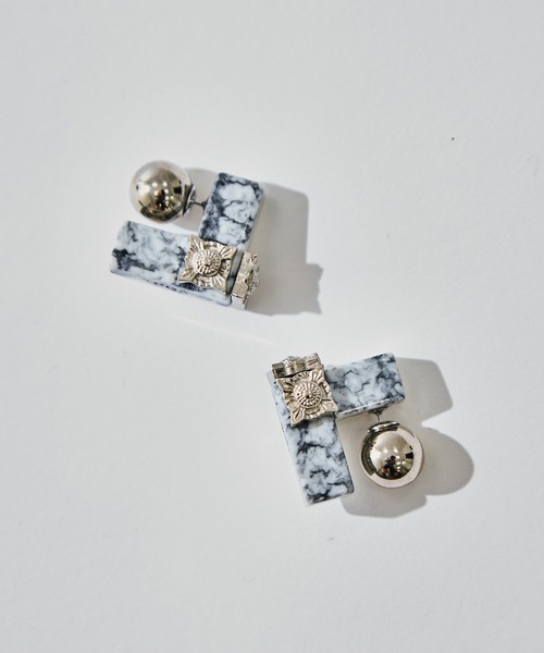 TOGA PULLA(トーガ プルラ)の「【TOGA PULLA/トーガプルラ】Marble motif pierced earrings/マーブルモチーフピアスイヤリング(ピアス(両耳用)・レディース・ホワイト/グリーン/イエロー・FREE)」の2枚目の写真