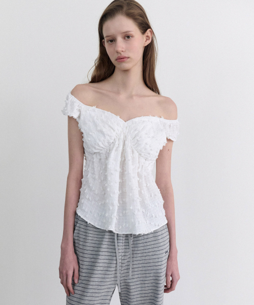ANDNEEDS（アンドニーズ）の「Bell shirring blouse (white)（シャツ/ブラウス・レディース・その他・FREE）」の4枚目の写真
