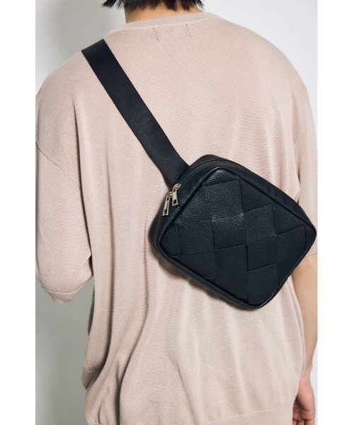 AZUL by moussy(アズールバイマウジー)の「イントレチャートボディーバッグ(ボディバッグ/ウエストポーチ・メンズ・グレー/ブラック・FREE)」の3枚目の写真