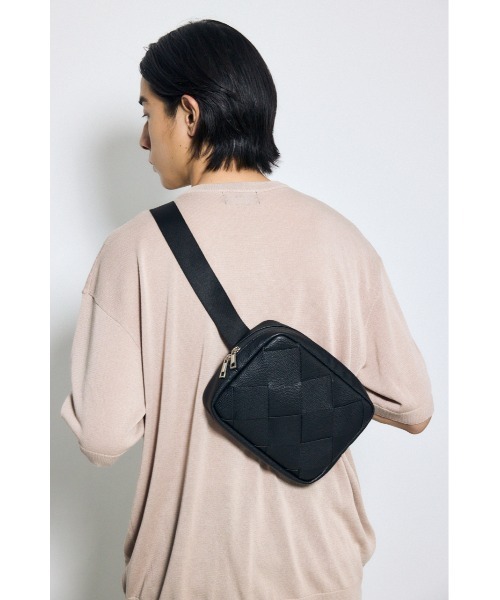 AZUL by moussy(アズールバイマウジー)の「イントレチャートボディーバッグ(ボディバッグ/ウエストポーチ・メンズ・グレー/ブラック・FREE)」の4枚目の写真